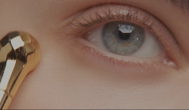 Estee Lauder Re-Nutriv Ultimate Diamond Transformative Energy Eye với chiết xuất Truffle Nấm-Kim-Cương-Đen cực kì quý giá