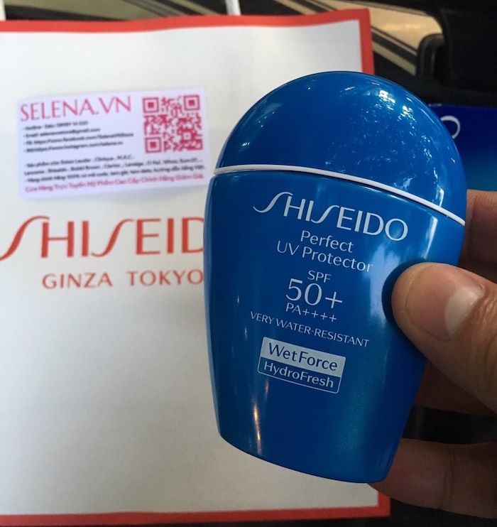Kem chống nắng dưỡng ẩm Shiseido Global Suncare Perfect Uv Protector H 50ml hiệu quả chống lại tia UVA, UVB duy trì lâu khi ở dưới nước, bảo vệ da khỏe mạnh, ngừa nám và lão hóa da, tạo nên cảm giác ẩm mịn mát mẻ khi dùng. 