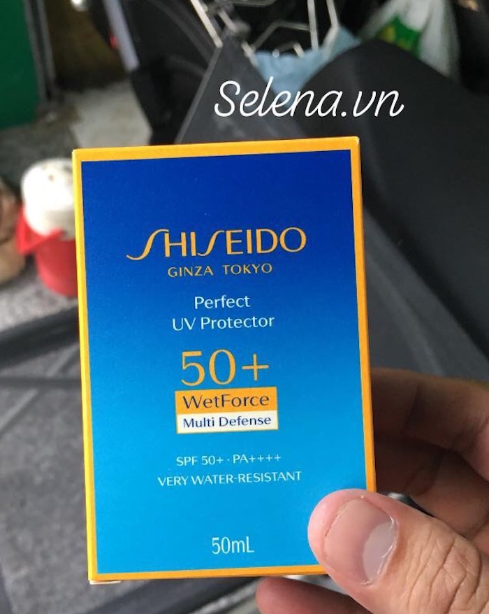 Kem chống nắng Shiseido Perfect UV Protector Multi Defense SPF 50+/PA++++ chứa công thức bảo vệ da tối ưu dưới nắng, không bị rửa trôi dưới nước hay tiết mồ hôi nhiều.