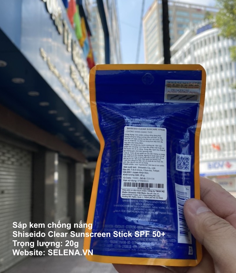 Sáp kem chống nắng Shiseido Clear Sunscreen Stick SPF 50+ thiết kế dạng thỏi tem chống nắng Shiseido vô cùng tiện lợi.