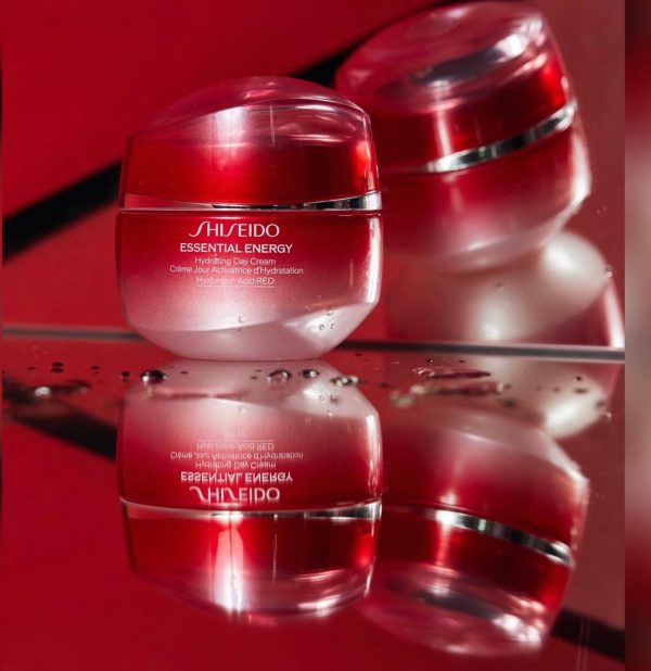 Kem dưỡng ẩm Shiseido Essential Energy Hydrating Cream cung cấp độ ẩm sâu và cường độ cao kéo dài suốt 24 giờ